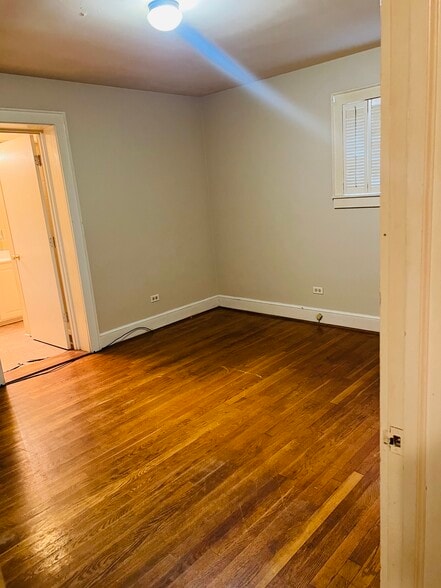 Building Photo - 1040 Roundknob Ave