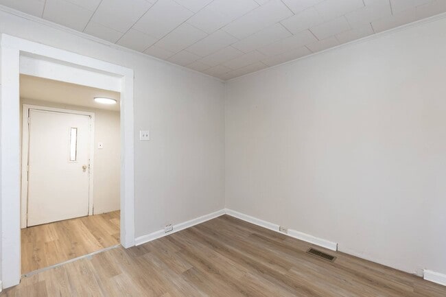 Building Photo - Renovated Two bedroom Home!