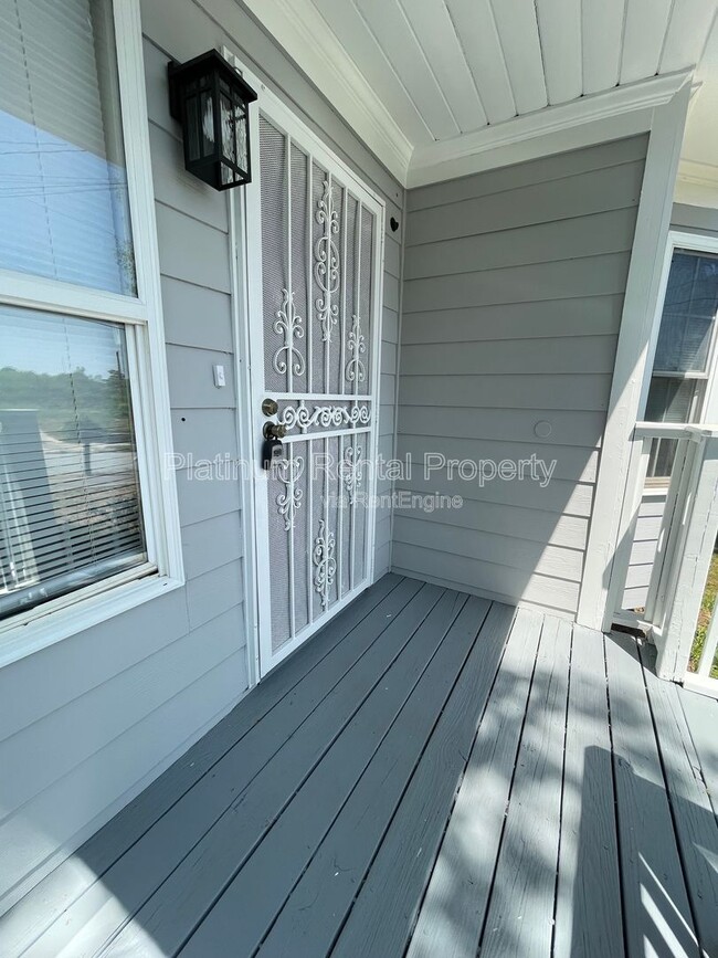 Building Photo - 1135 Coleman St SW