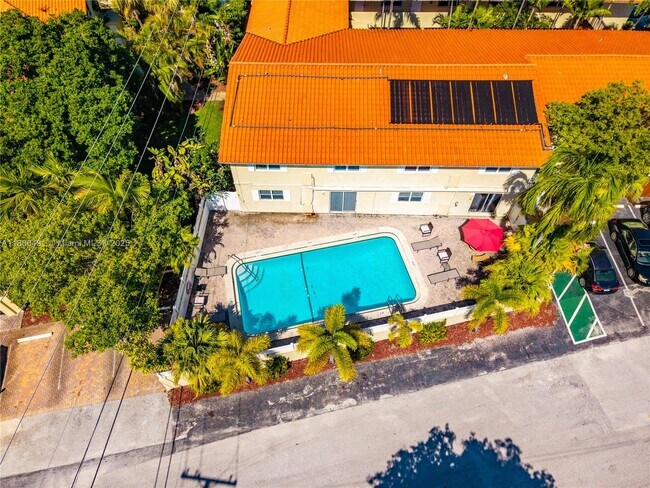 Building Photo - 2025 Miami Rd