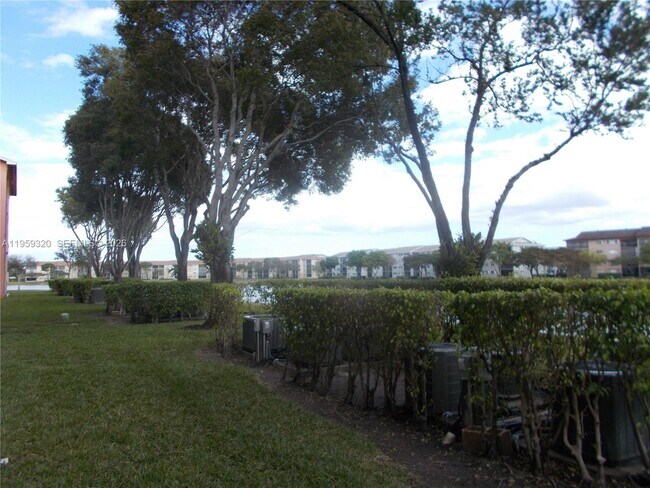 Building Photo - 701 SW 141st Ave