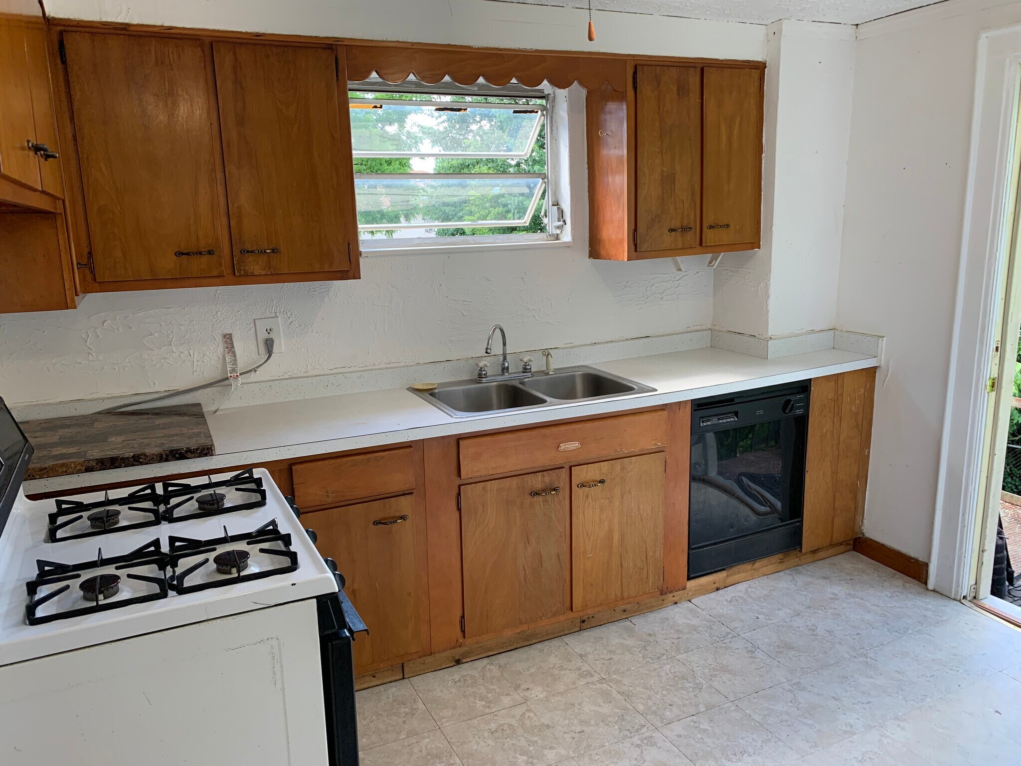 Dishwasher - 1542 Quarrier St