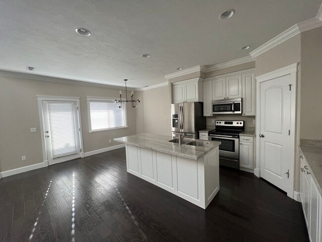 Building Photo - End-Unit Sleepy Ridge Townhome