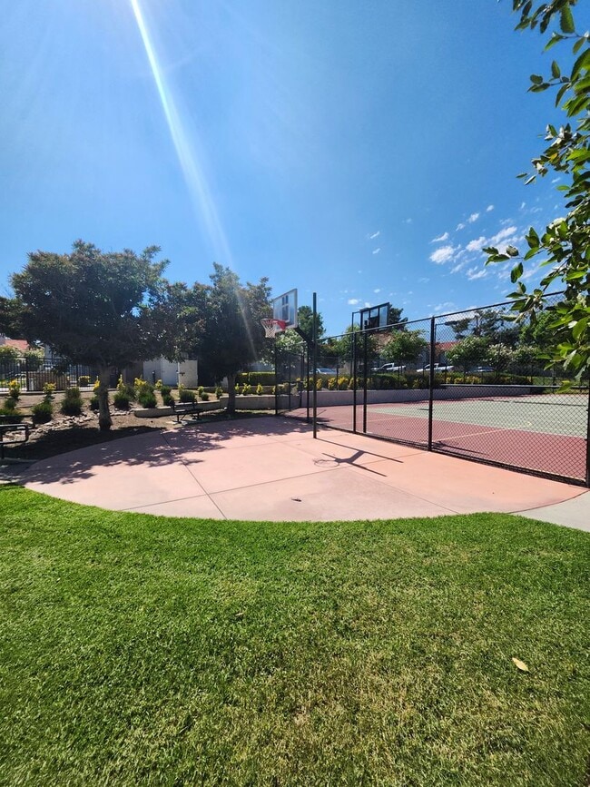 Building Photo - Beautiful 2 bedroom 1.75  bath Home Alta Loma