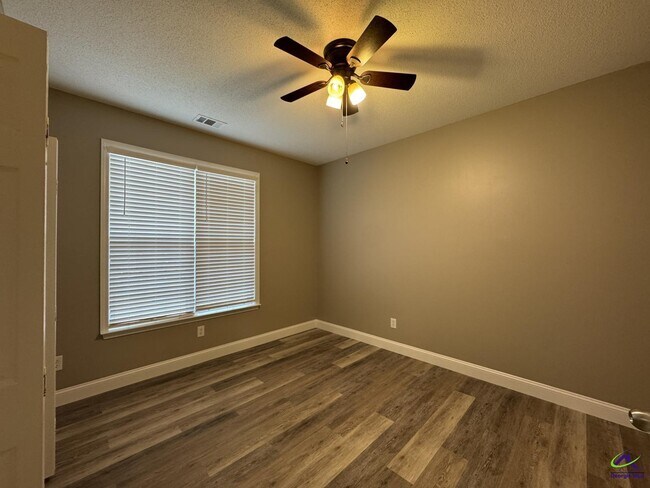 Building Photo - 106 Daventry Ln