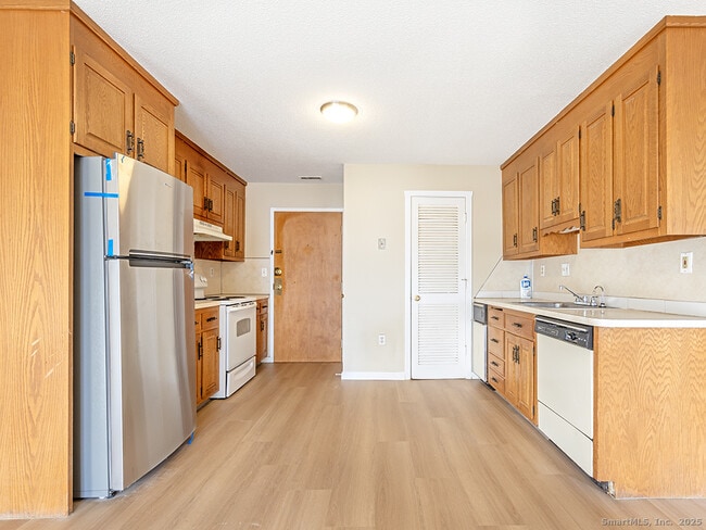 Building Photo - 50 Long St