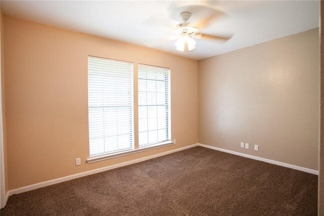 Building Photo - 309 Juniper Dr