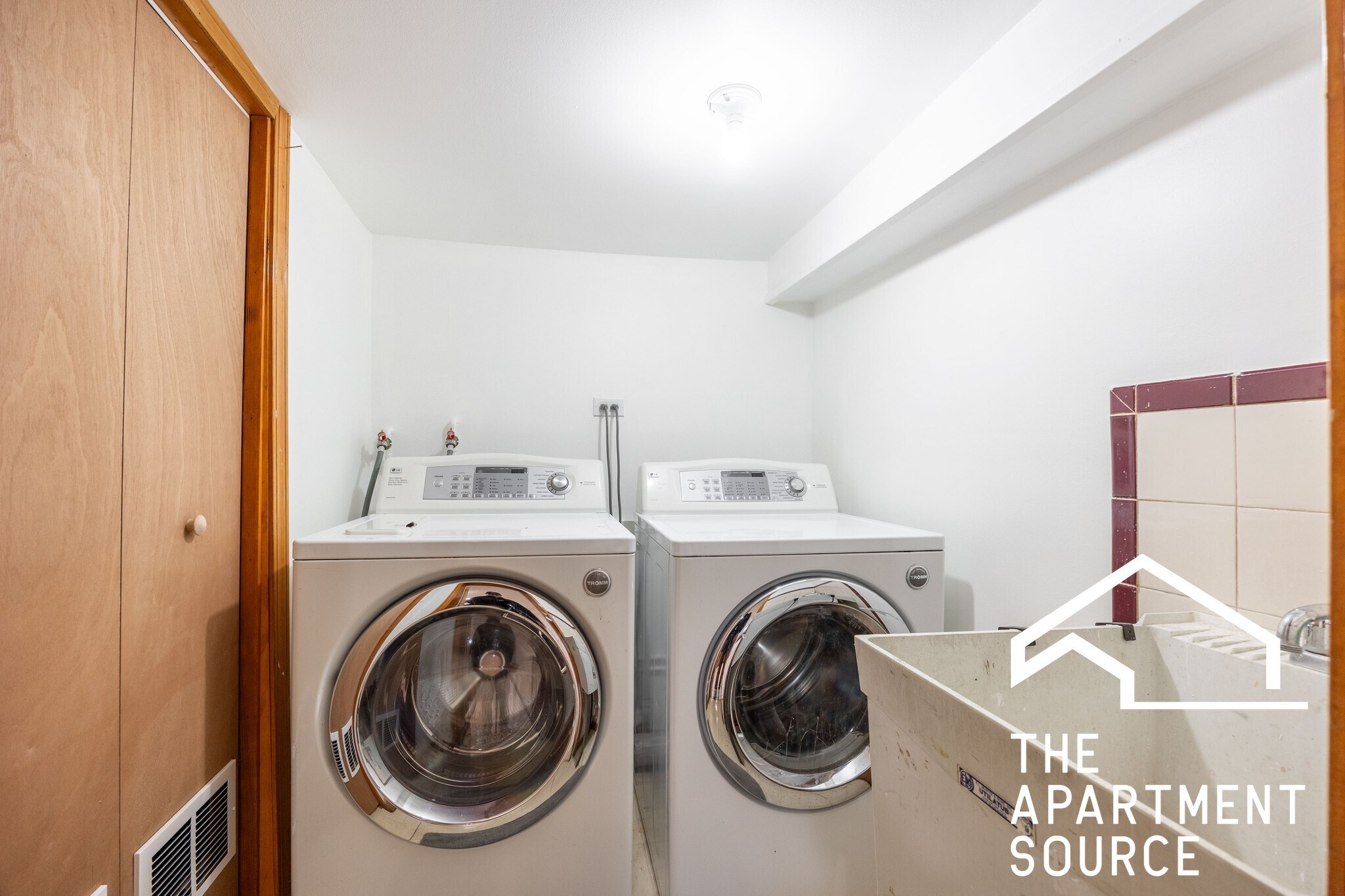 Building Photo - 2305 N Melvina Ave