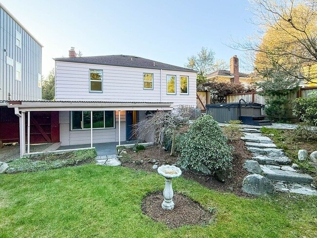 Building Photo - Beautiful Home in Convenient Northgate Location