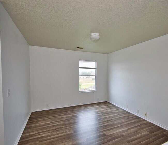 Building Photo - 18851 Sandelford Dr