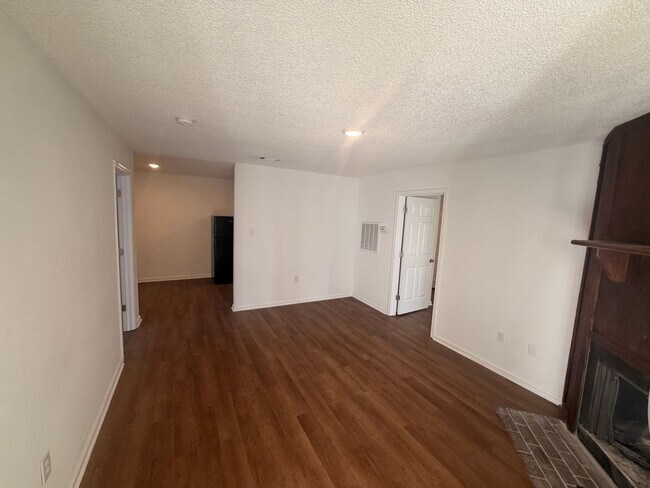 Building Photo - 109 Limoges St