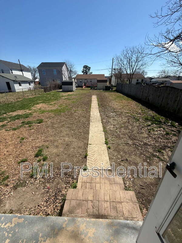 Building Photo - 1607 Peter Paul Blvd