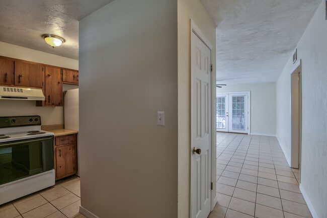 Building Photo - 2454 Wren Hollow Dr