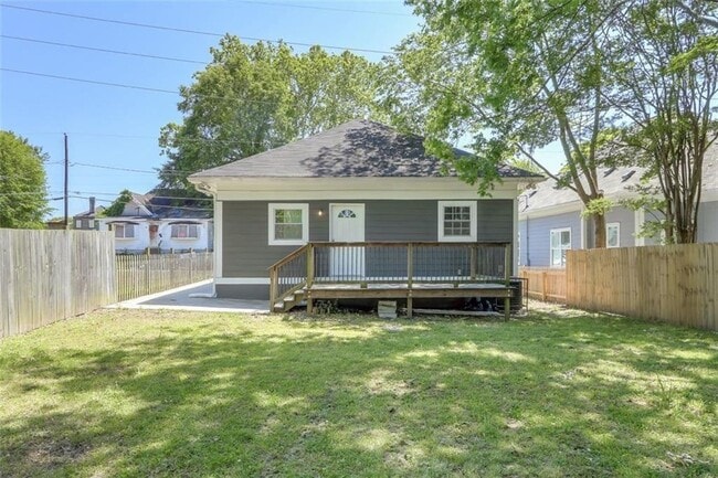 Building Photo - 679 Jones Ave NW