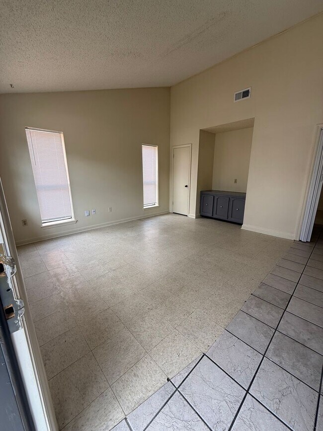 Building Photo - 8714 GSRI Ave