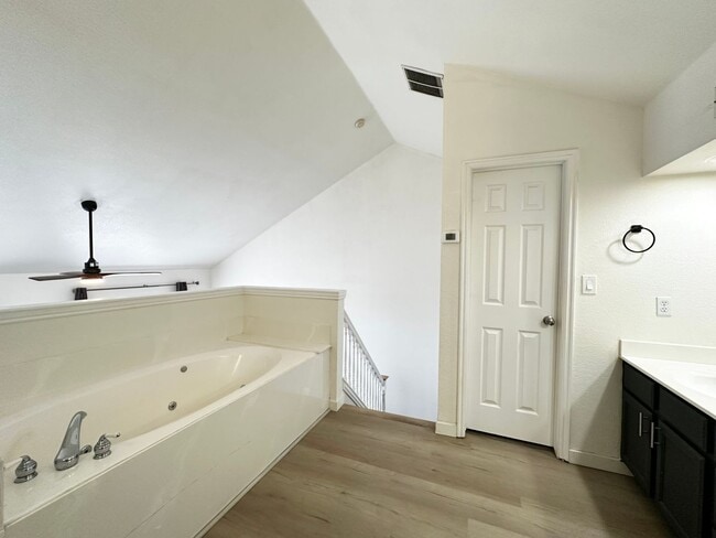Building Photo - Amazing Townhome with Spectacular Views for Rent in Draper!