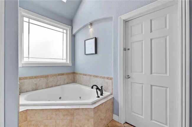 Building Photo - 38 Riviera Dr