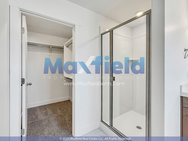 Building Photo - BRAND NEW END UNIT Town House 3BD 2.5BTH 2...