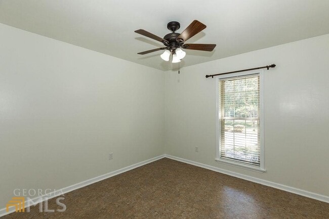 Building Photo - 404 E First St