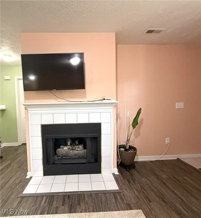 Building Photo - 14800 Lenox Dr