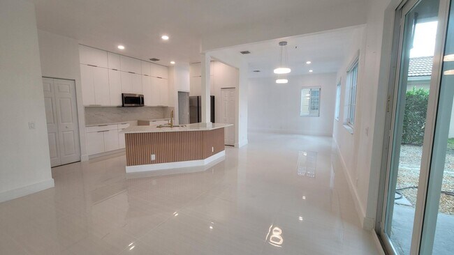 Building Photo - 2345 Spanish Wells