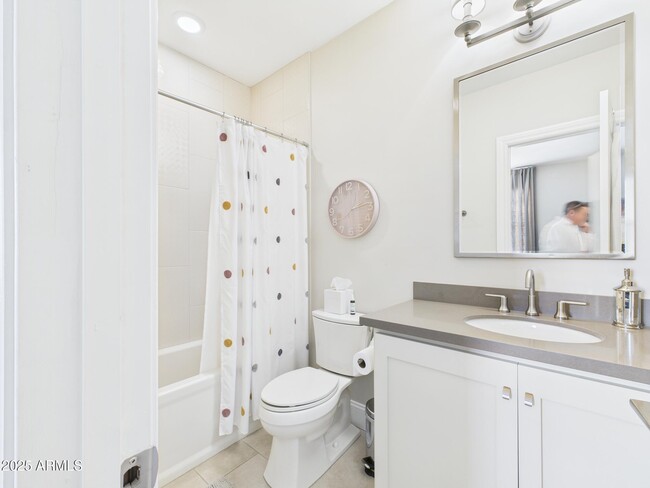 Building Photo - 4816 N Woodmere Fairway
