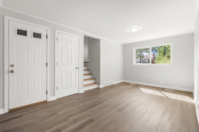 Building Photo - 1704 N Drury Ln