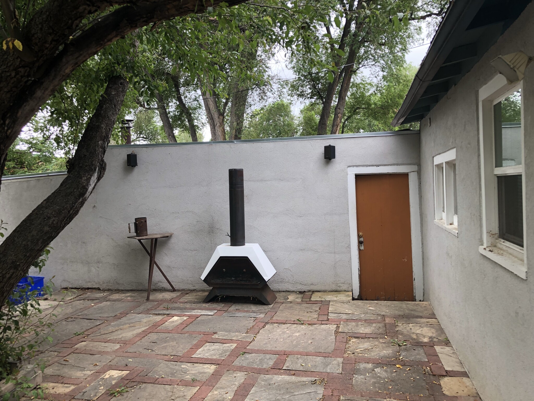 side entrance to garage - 1618 Person Ct