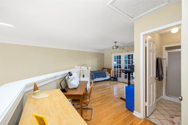 Building Photo - 2415 Dunlavy St