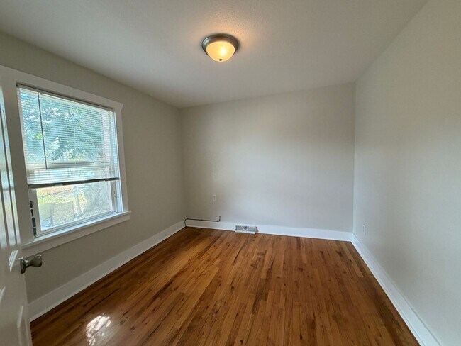 Building Photo - 1266 Osceola St