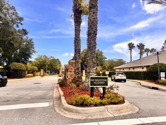 Building Photo - 13040 Sunset Lake Dr