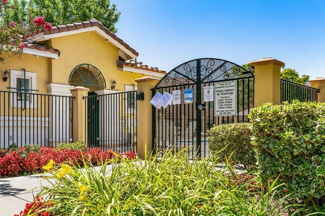 Building Photo - Paseo del Sol Charmer with Private Yard and Community Pool