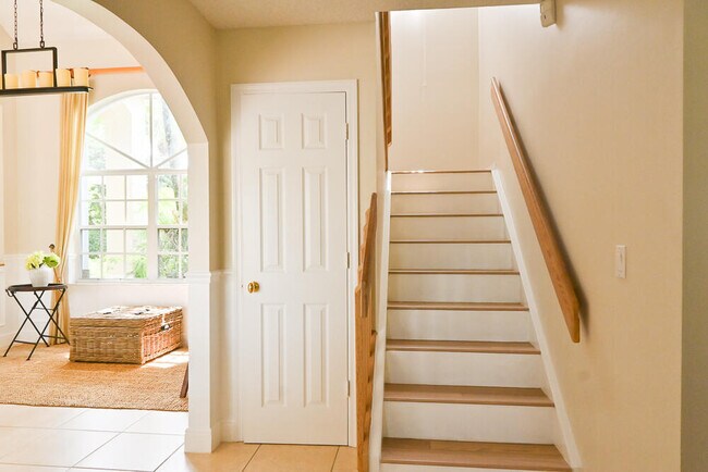 Building Photo - 12828 Meadowbreeze Dr