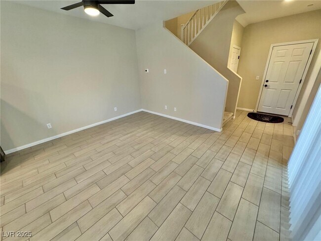 Building Photo - 4565 Queens Hill St