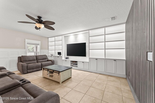 Building Photo - 553 Trymore Dr SE