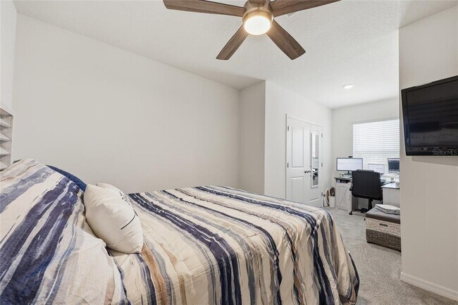 Building Photo - 32992 Major Oak Dr