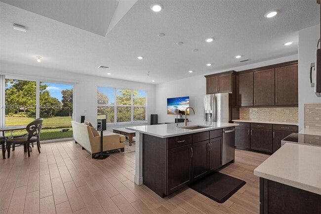 Building Photo - 4317 Lago Dr