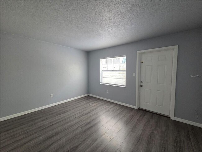 Building Photo - 706 W Dixie Ave