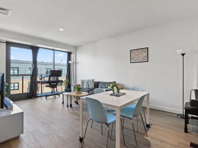 Building Photo - 375 Canal St