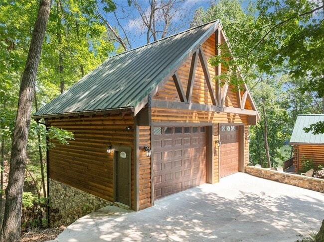 Building Photo - 5281 Laurel Ln