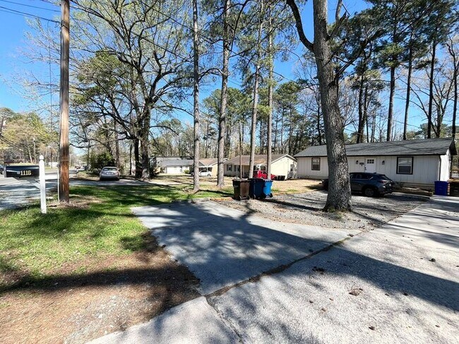 Building Photo - 1116 E Geer St