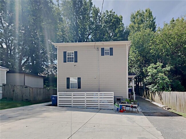 Building Photo - 255 Farrington Ave SE