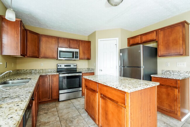 Building Photo - 2146 Rosswood Blvd