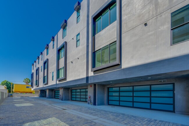 Building Photo - 953 Wilcox Ave