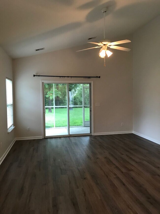 Building Photo - ARROWHEAD GOLF COMMUNITY