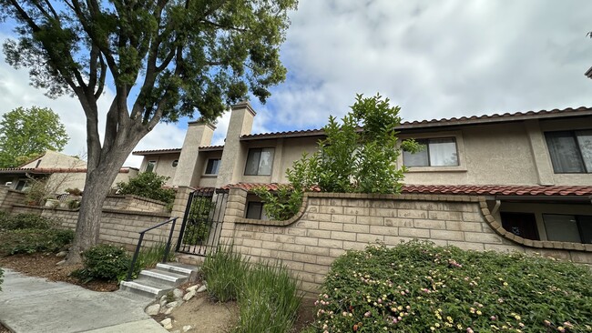 Building Photo - 9731 El Paseo Dr