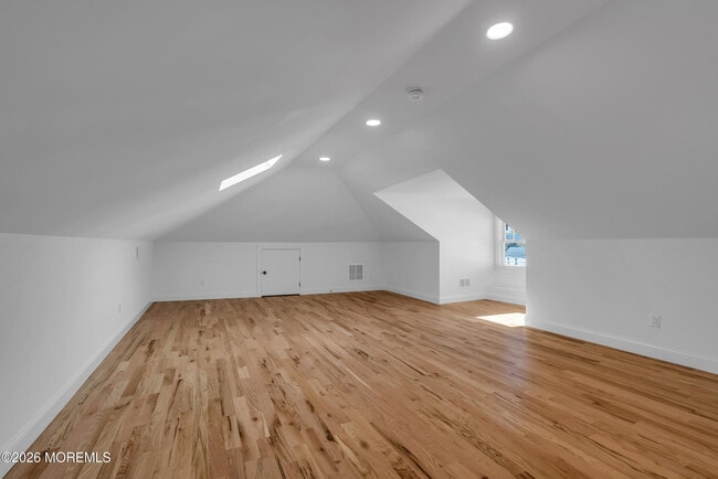 Building Photo - 132 Bay Ave