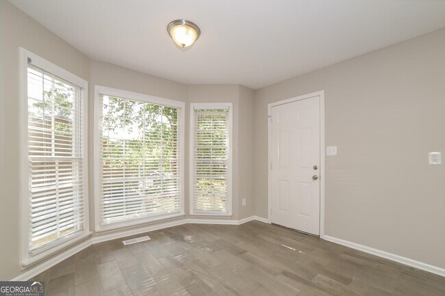 Building Photo - 2780 Deerfield Dr