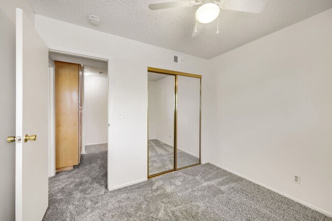 Building Photo - Cozy 2-Bedroom Apartment with Community Amenities