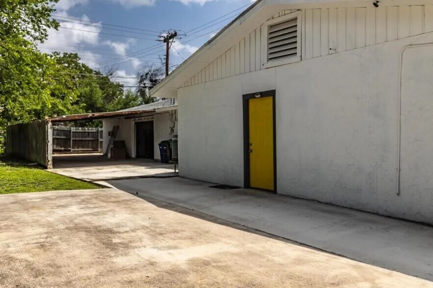 Building Photo - 463 Sprucewood Ln